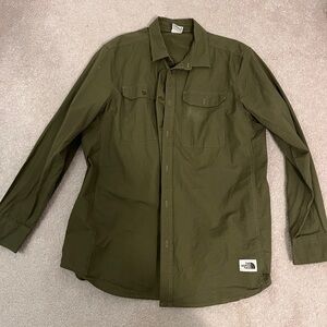 NWOT Men’s North Face Button Up